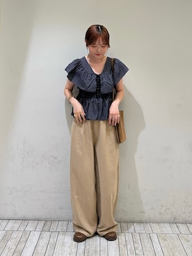 「KBF（ケイビーエフ）のリネンミックスWIDEコクーンパンツ（その他パンツ、ベージュ系）」を使った、さきさん（レディース・153cm）の夏コーディネート