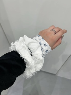 「シュシュ」｜「アイテム（アクセサリー）」を使った、さきさん（レディース・153cm）の春コーディネート