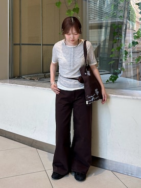 「KBF（ケイビーエフ）のバイカラーヘンリーネックTEE（Tシャツ/カットソー、グレー系）」を使った、さきさん（レディース・153cm）の春コーディネート