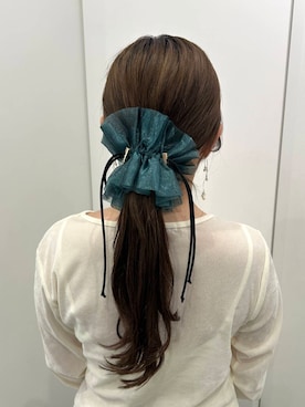 「シュシュ」｜「アイテム（アクセサリー）」を使った、さきさん（レディース・153cm）の春コーディネート