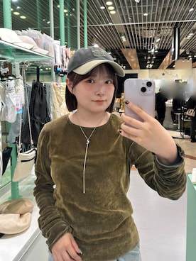 「シルバー」｜「アイテム（キャップ）」を使った、さきさん（レディース・153cm）の春コーディネート