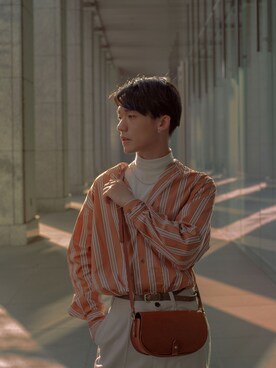 「HERZ（ヘルツ）のアイテム（バッグ、ブラウン系）」を使った、デビットさん（メンズ・174cm）の春コーディネート