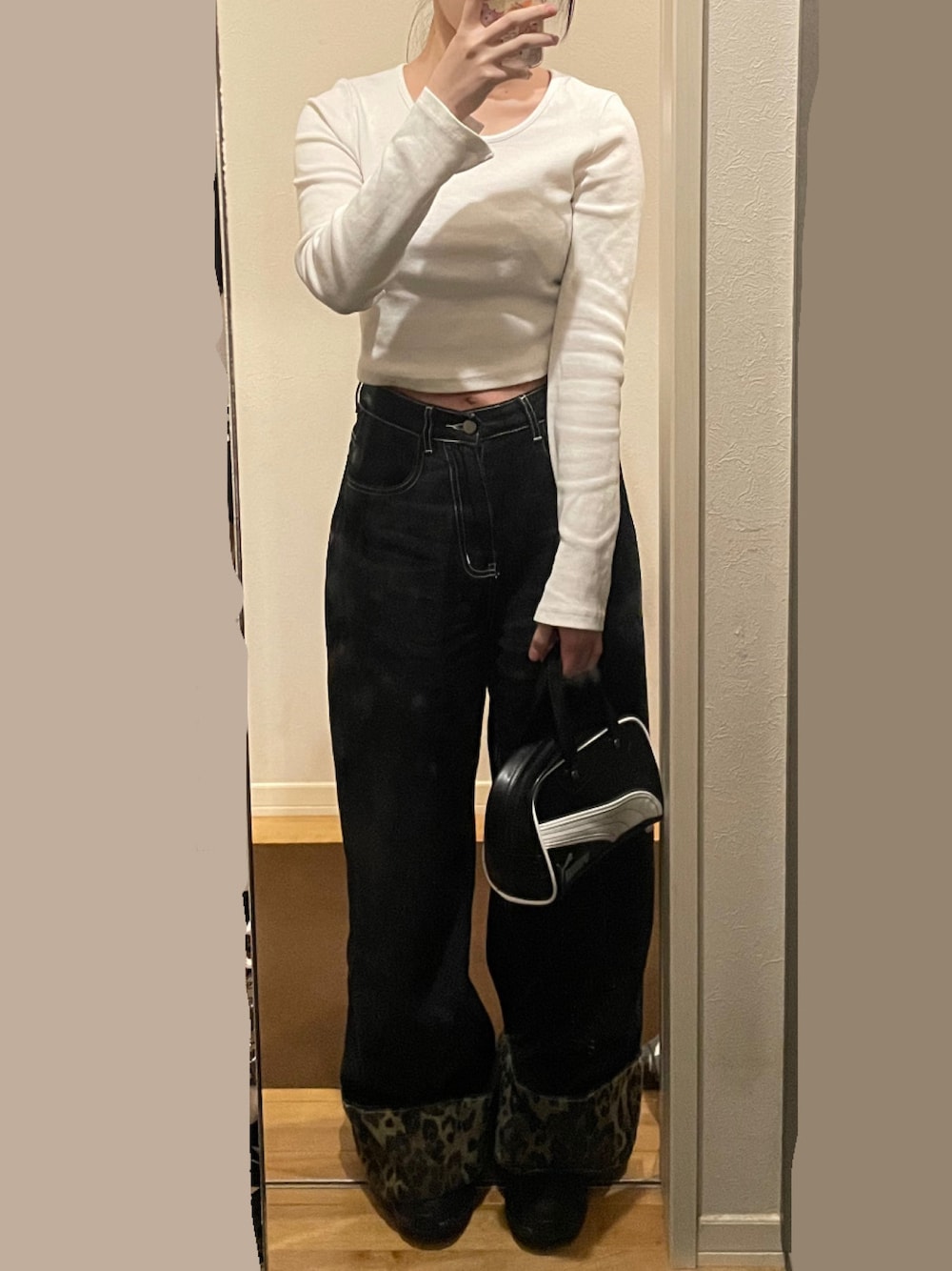 「PUMAのPUMA PUMA RETRO MINI GRIP BAG / プーマ プーマ レトロ ミニグリップ バッグ（ハンドバッグ、ブラック系）」を使った、るんコさん（レディース・159cm）の夏コーディネートの1枚目の写真