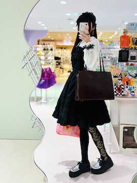 「YOSUKE（ヨースケ）のアイテム（シューズ）」を使った、meriさん（レディース・168cm）の春コーディネート