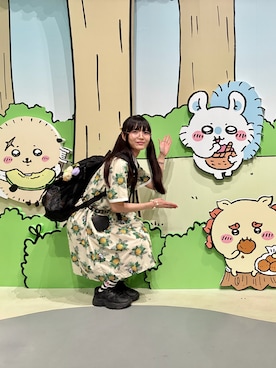 「しまむら（シマムラ）のあのちゃんの電電電波 コラボ（スニーカー、ブラック系）」を使った、meriさん（レディース・168cm）の秋コーディネート