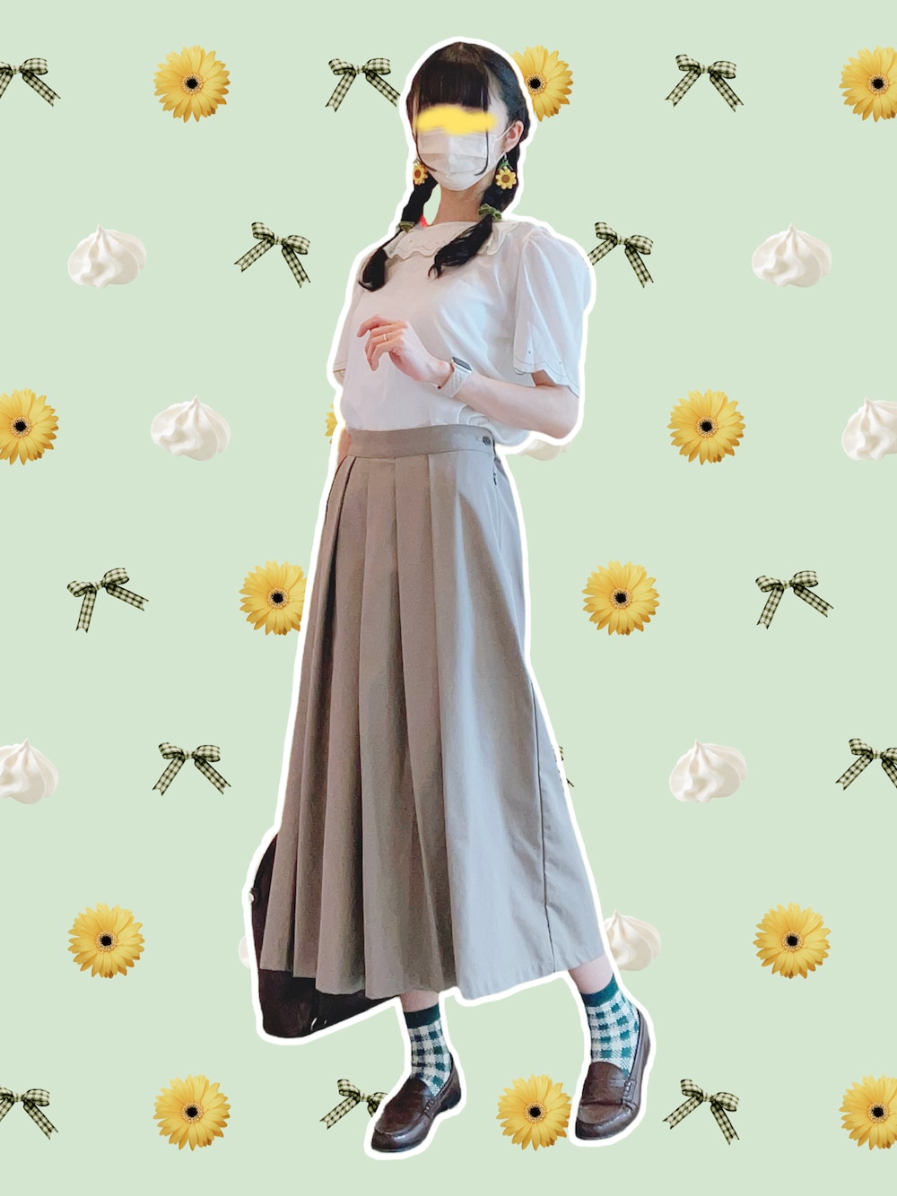 ブラウン系のローファー、ホワイト系のシャツ/ブラウス、ベージュ系のその他パンツを着用したレディースの秋コーディネートの1枚目の写真