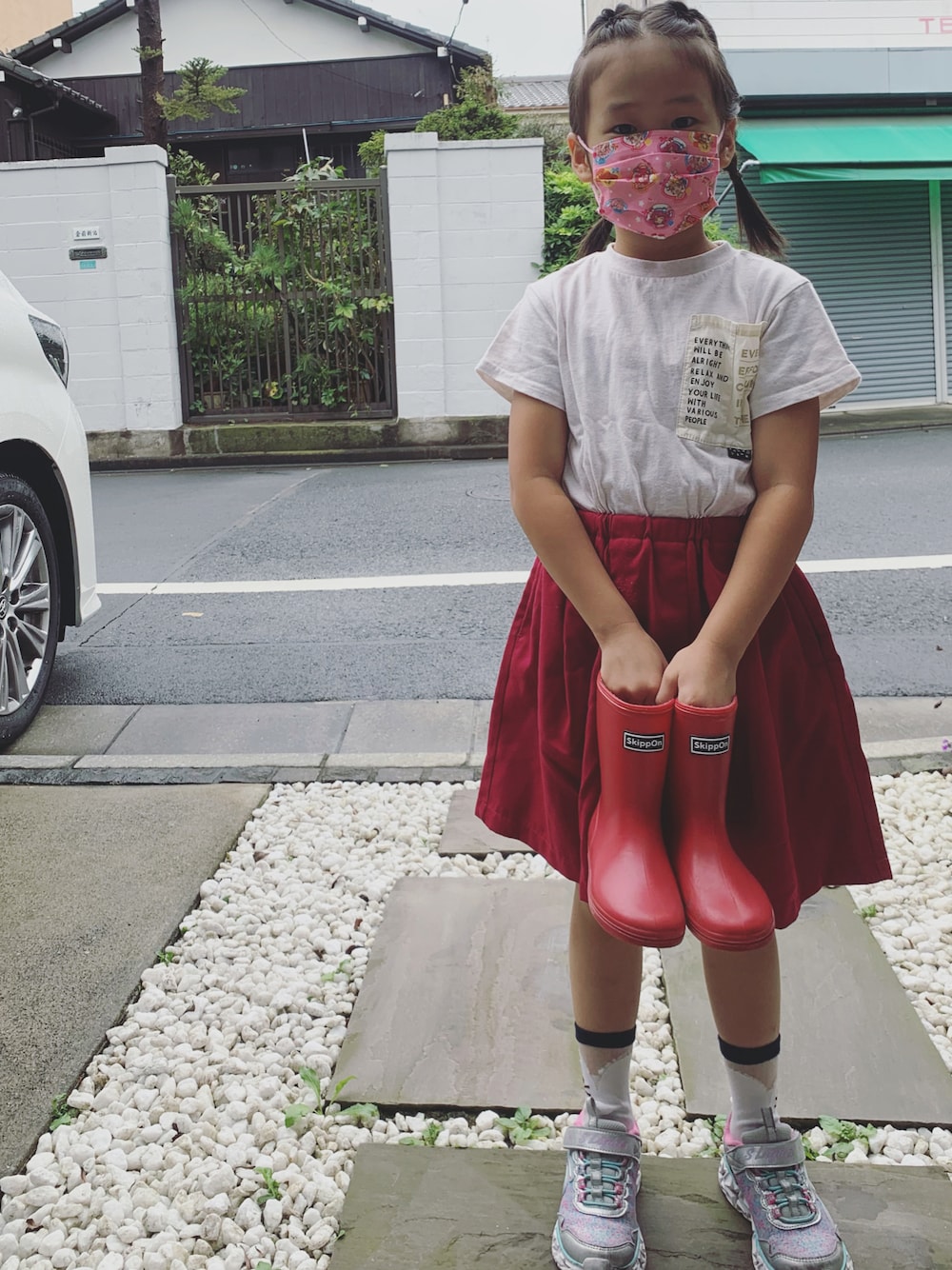 「休日スタイル」｜「BREEZEのアイテム（ワンピース、ホワイト系）」を使った、Mioみお 120cmさん（キッズ・120cm）の秋コーディネートの1枚目の写真