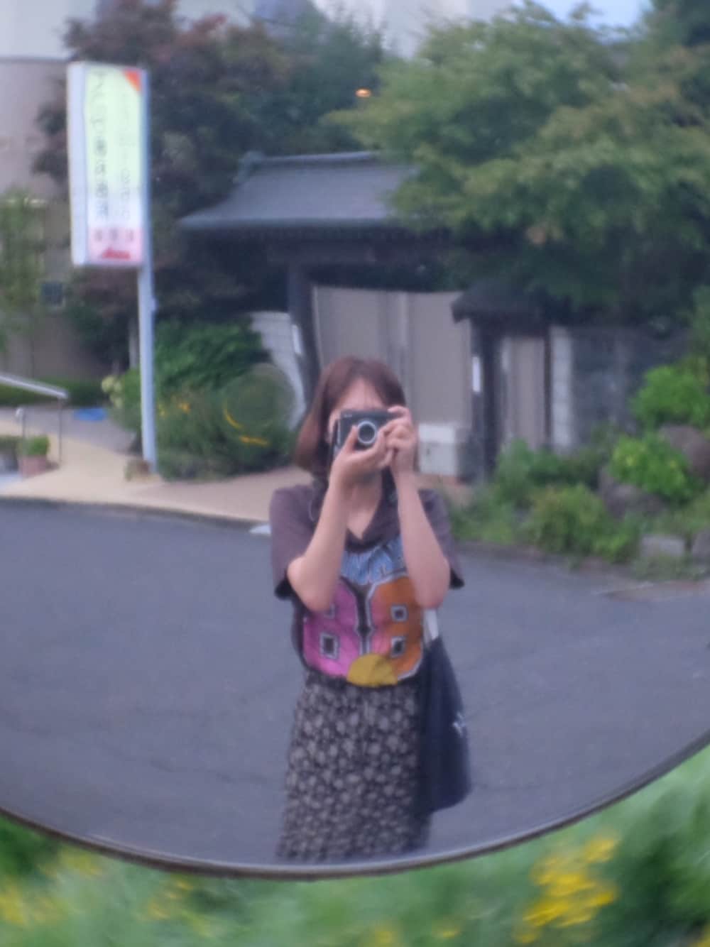 「summer、traveloutfit」｜「88TEESのアイテム（Tシャツ/カットソー、ブラウン系）」を使った、Rinさん（レディース・165cm）の秋コーディネートの1枚目の写真