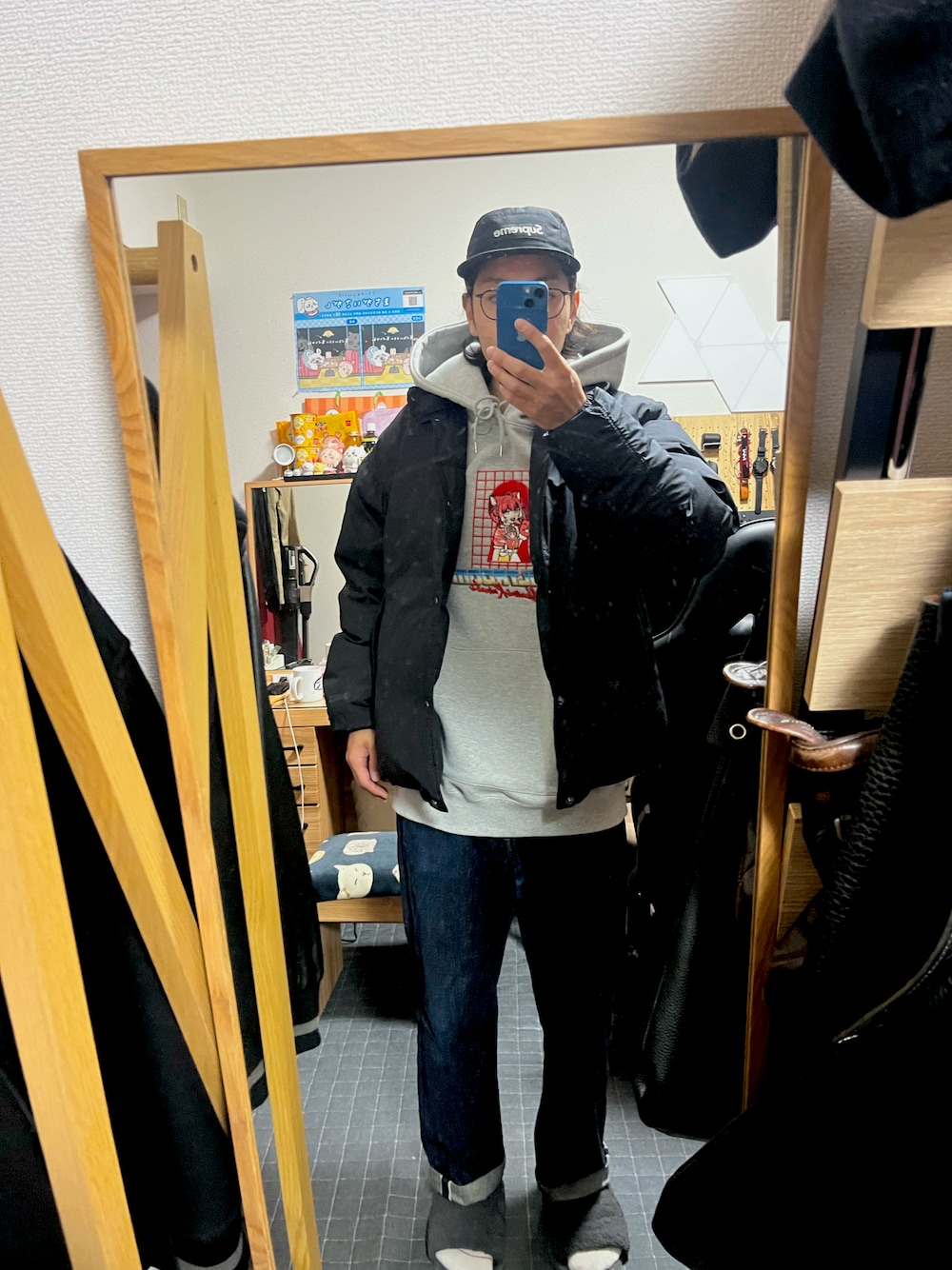 「冬コーデ、秋冬コーデ、今日のコーデ、ラフコーデ、メンズファッション、キャップ、supreme、ノースフェイス、パーカー」｜「Supreme のアイテム（キャップ、ブラック系）」を使った、k1さん（メンズ・171cm）の冬コーディネートの1枚目の写真