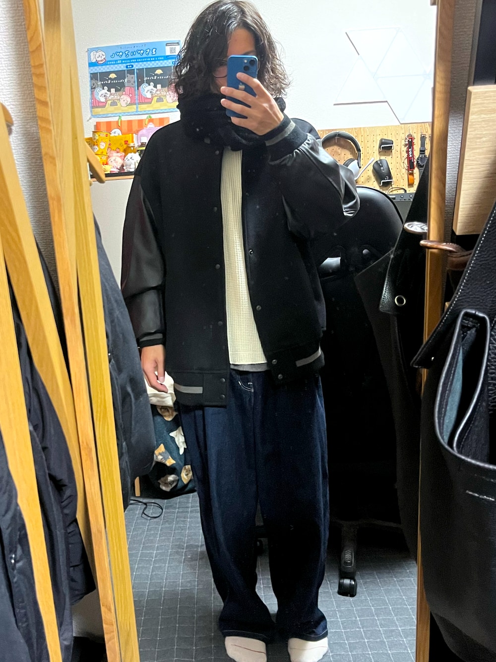 「冬コーデ、シンプル、リラックススタイル、休日スタイル、スタジャン、デニムコーデ」｜「markaのデニムパンツ（デニムパンツ、ブルー系）」を使った、k1さん（メンズ・171cm）の冬コーディネートの1枚目の写真