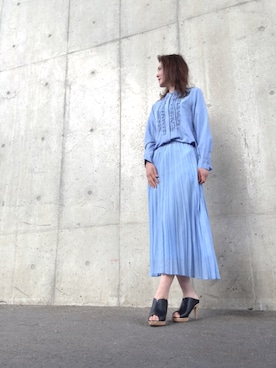 「UNIQLO（ユニクロ）のアイテム（スカート、ブルー系）」を使った、Rieさん（レディース・168cm）の春コーディネート
