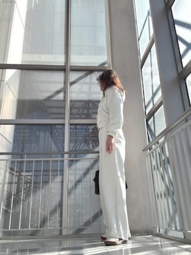 「GU（ジーユー）のパフスウェットバギーパンツ（スウェットパンツ、ホワイト系）」を使った、Rieさん（レディース・168cm）の春コーディネート