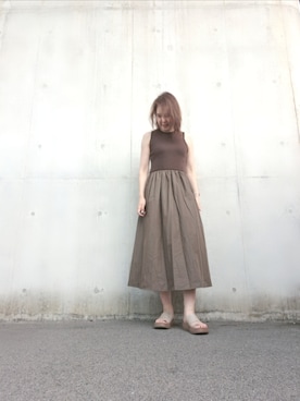 「studio CLIP（スタディオクリップ）のかる楽トングサンダル（サンダル、ゴールド系）」を使った、Rieさん（レディース・168cm）の秋コーディネート