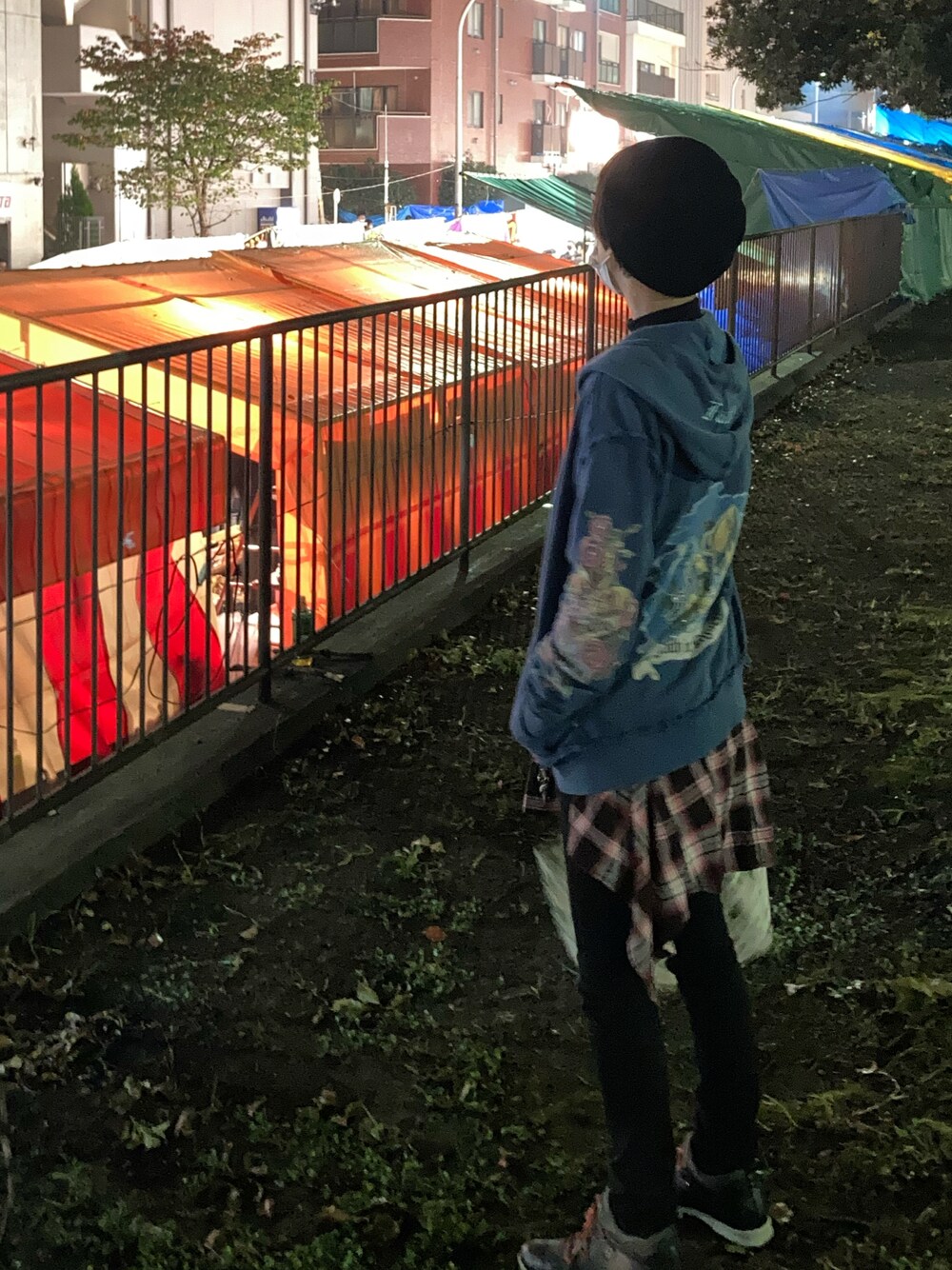 「ウォーキング、walking、酉の市」｜「AcureZのアイテム（スニーカー、ブルー系）」を使った、MAKI  MINATO さん（レディース・168cm）の秋コーディネートの1枚目の写真