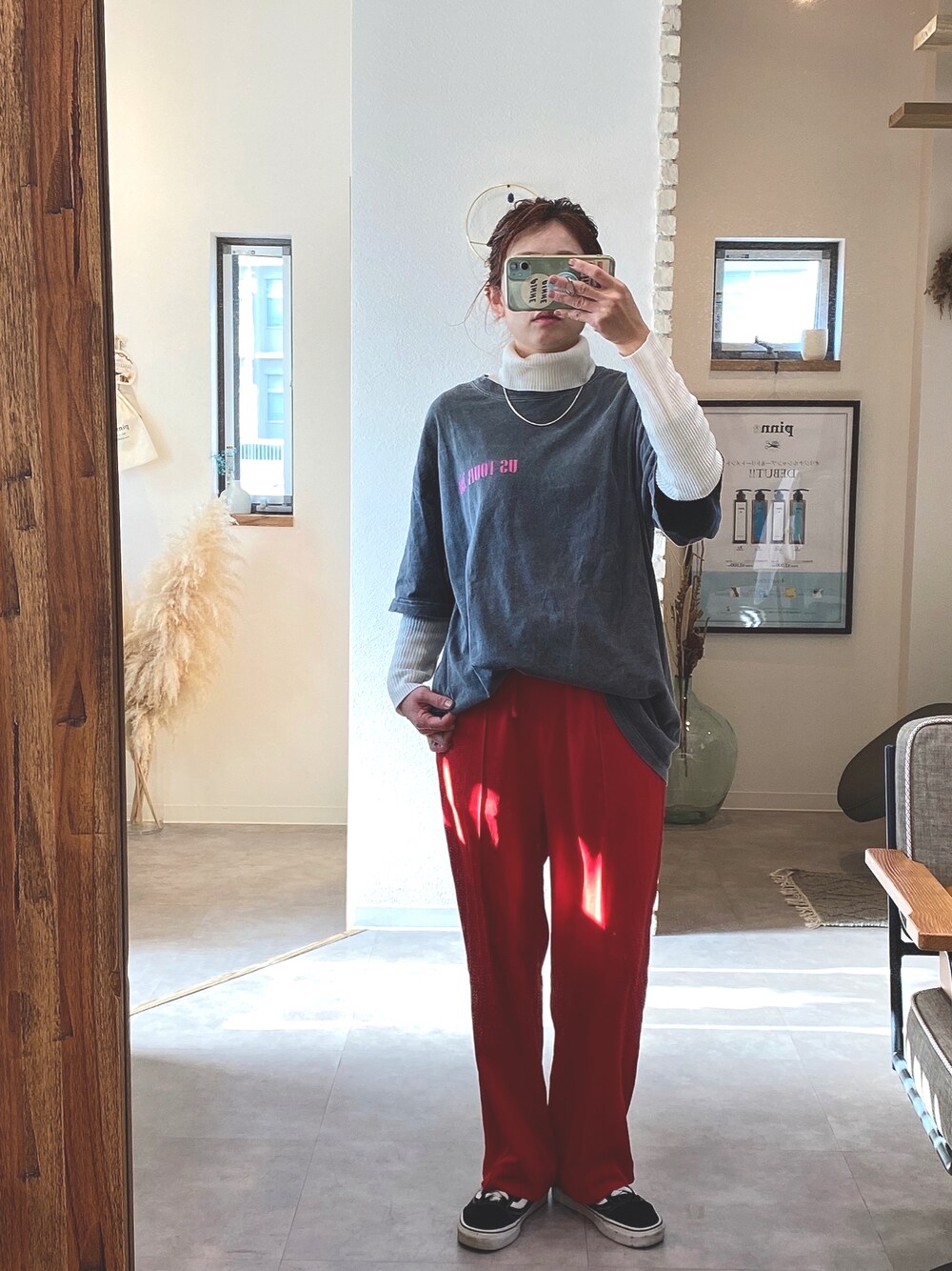 「パンツコーデ、カジュアルコーデ、リラックススタイル」｜「GOOD ROCK SPEEDの【別注】＜GOOD ROCK SPEED＞∴ピグメントTシャツ о（Tシャツ/カットソー、その他）」を使った、ミキティさん（レディース・156cm）の秋コーディネートの1枚目の写真