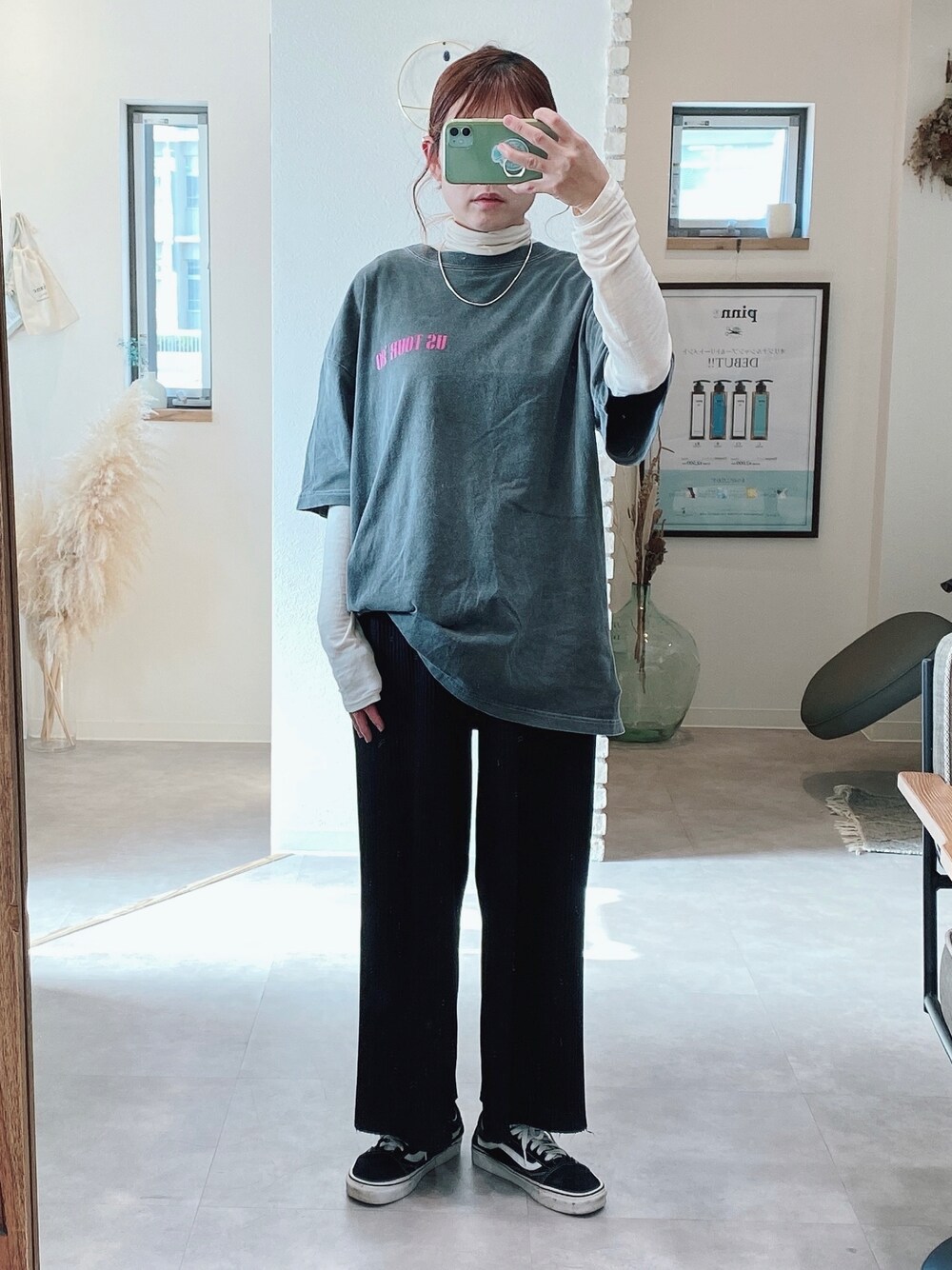 「低身長コーデ、ラクチンコーデ、パンツスタイル」｜「apres jour mignonのクシュクシュインナー【ZOZOTOWN限定アイテム】（Tシャツ/カットソー、ホワイト系）」を使った、ミキティさん（レディース・156cm）の秋コーディネートの1枚目の写真