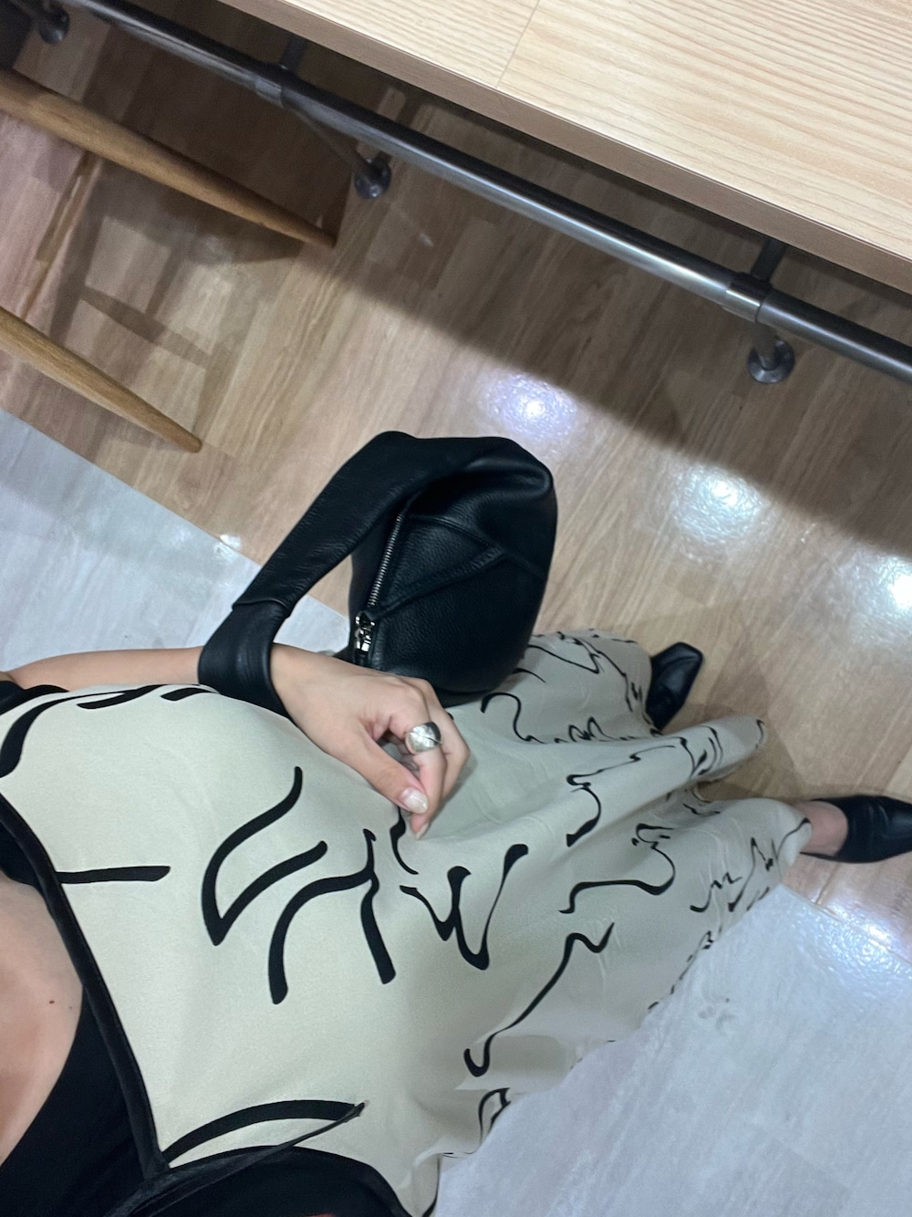 「Kastaneのウェーブ柄パイピングワンピース（ワンピース、ホワイト系）」を使った、s__s1987さん（レディース・156cm）の夏コーディネートの1枚目の写真