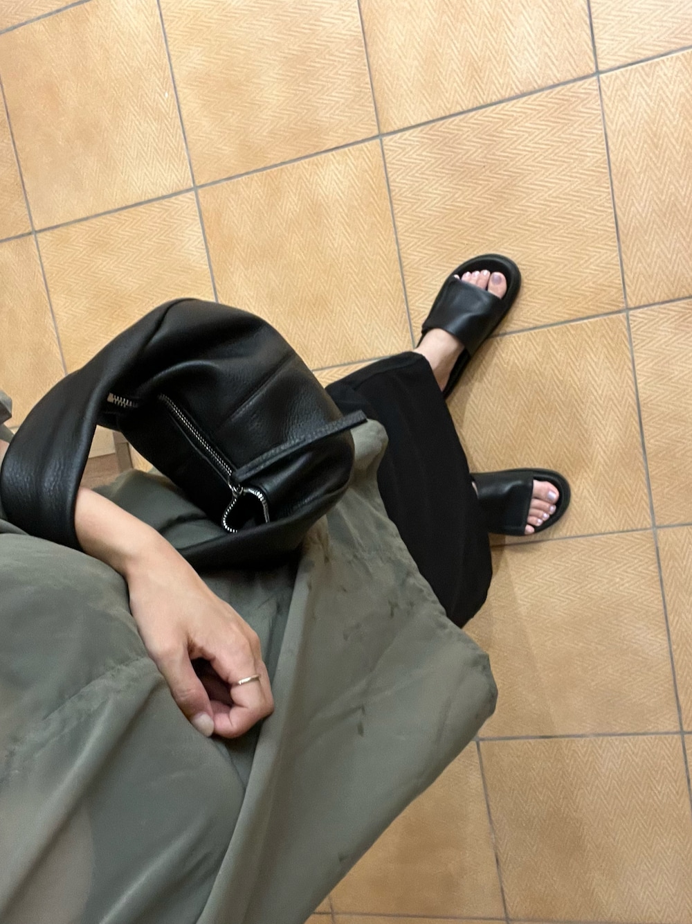 「select MOCAのバックスリットアイラインスカート（スカート、ブラック系）」を使った、s__s1987さん（レディース・156cm）の夏コーディネートの1枚目の写真