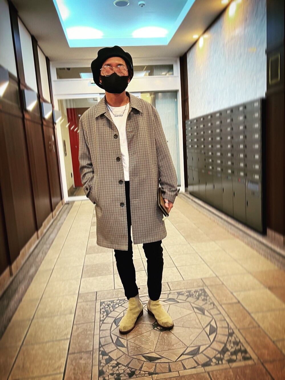 「ZARAのアイテム（チノパンツ、ブラック系）」を使った、TADAYANさん（メンズ・175cm）の春コーディネートの1枚目の写真