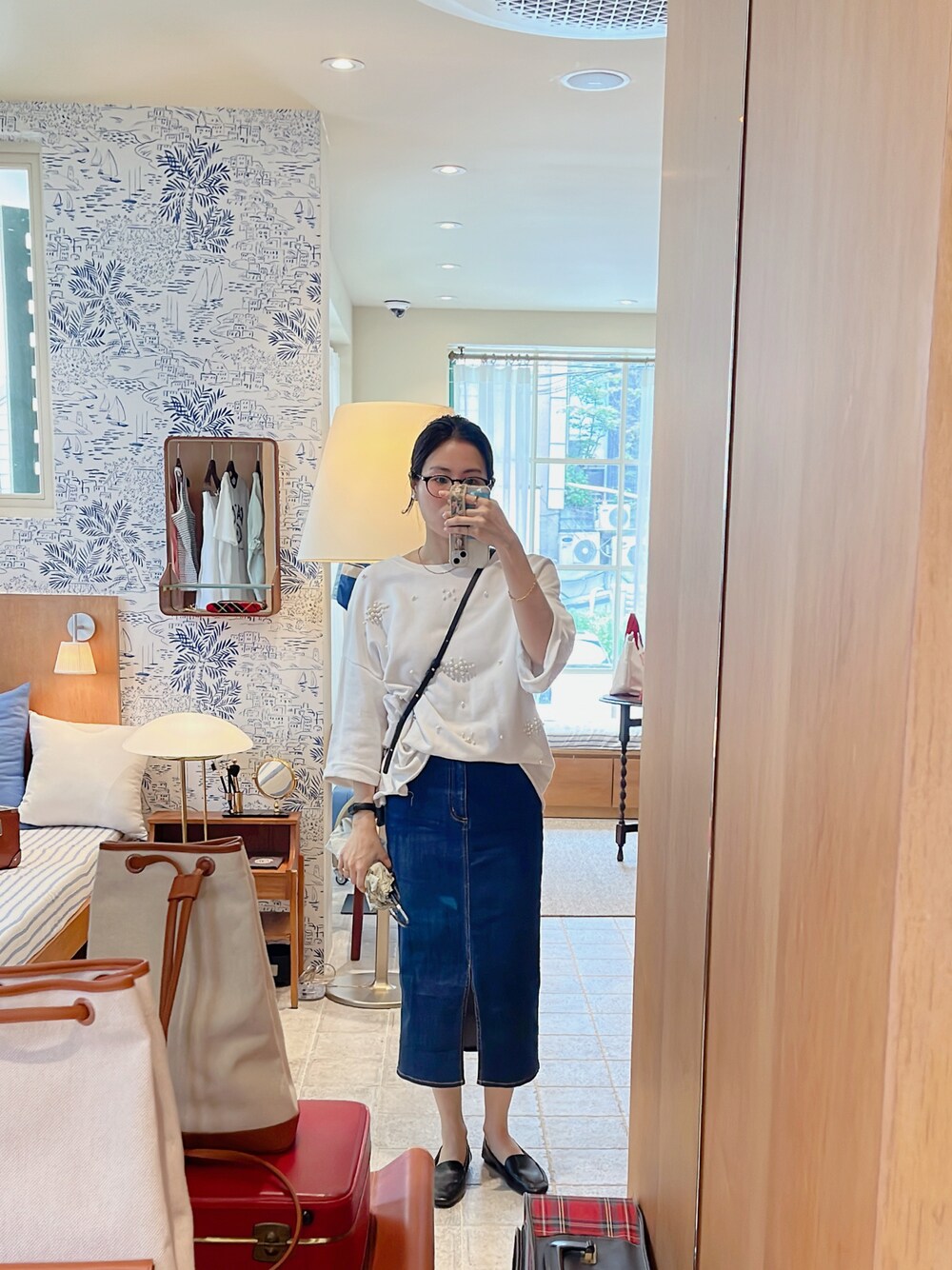 「大人カジュアル、オトナ女子、カジュアルコーデ、ootd、夏ファッション、スカートスタイル、韓国ファッション、韓国ブランド、韓国好きな人と繋がりたい、メガネ女子、プチプラ、韓国コーデ、シンプルコーデ、着回しコーデ、タイトスカート」｜「GLOBAL WORKのらくっション踏めるバブーシュ/172737（パンプス、ブラック系）」を使った、miihooさん（レディース・162cm）の夏コーディネートの1枚目の写真