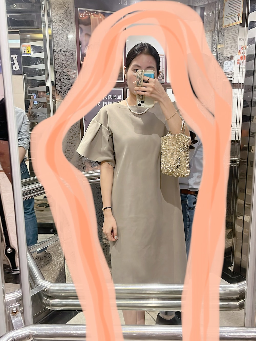 「このスタイルがお気に入り、結婚式コーデ、結婚式、結婚式スタイル、韓国好きな人と繋がりたい、ワンピース、ワンピーススタイル、結婚式 ワンピース、キレイめ、大人女子、30代コーデ、ootd、今日のコーデ、韓国、ベージュ」｜「ANTEPRIMAのアイテム（ショルダーバッグ、ゴールド系）」を使った、miihooさん（レディース・162cm）の夏コーディネートの1枚目の写真