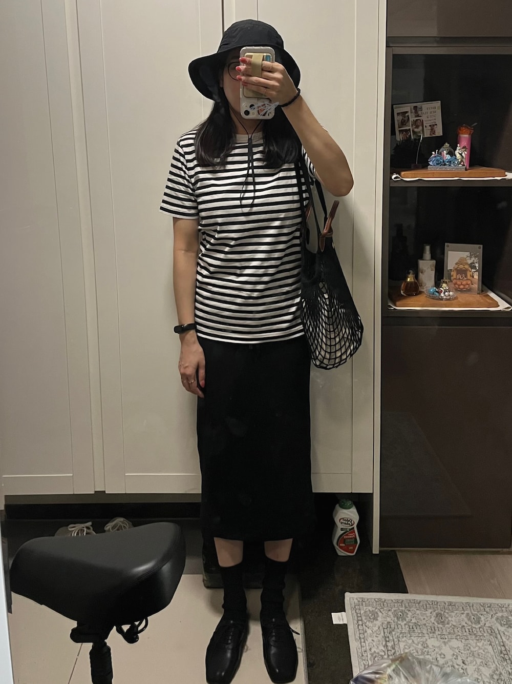 「モノトーン、30代コーデ、30代、韓国好きな人と繋がりたい、韓国、UNIQLO」｜「LOEWEのアイテム（シューズ、ブラック系）」を使った、miihooさん（レディース・162cm）の夏コーディネートの1枚目の写真