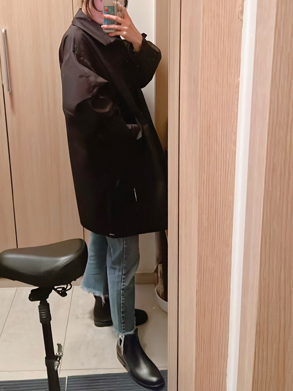 「韓国ファッション、韓国好きな人と繋がりたい、ユニクロコーデ、春コーデ、春アウター、レインブーツ、雨の日」｜「UNIQLOのアイテム（ジャケット/アウター、ブラック系）」を使った、miihooさん（レディース・162cm）の春コーディネートの1枚目の写真