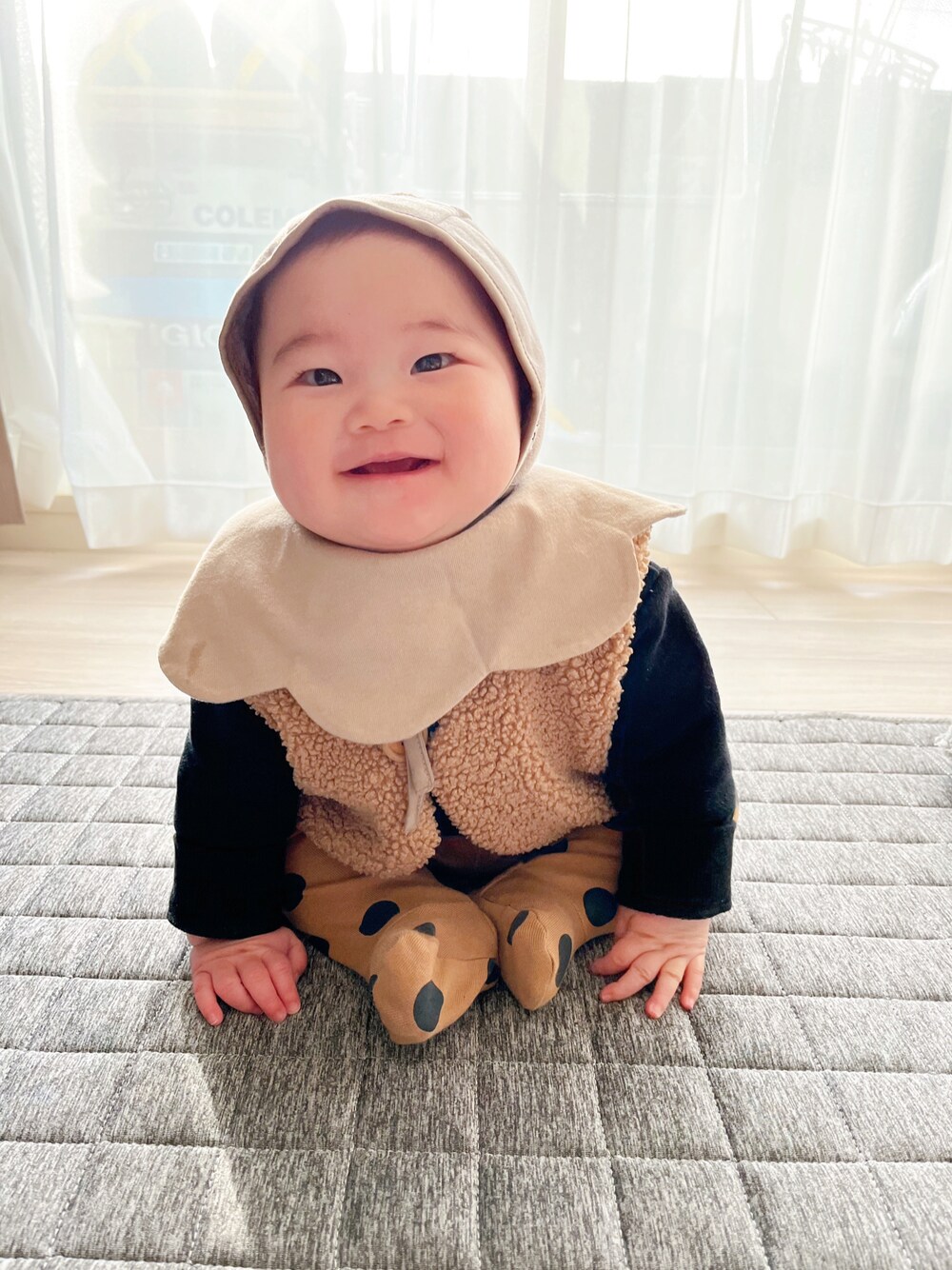 「konnyのアイテム（帽子、ベージュ系）」を使った、e_yさん（キッズ・70cm）の冬コーディネートの1枚目の写真