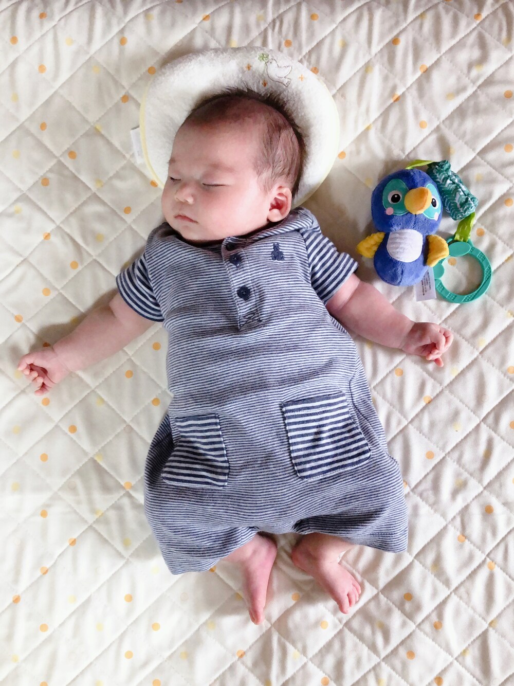 「ベビーコーデ、赤ちゃん、男の子ベビー」｜「babyGAPのアイテム（オールインワン・サロペット、ブルー系）」を使った、e_yさん（キッズ・60cm）の夏コーディネートの1枚目の写真