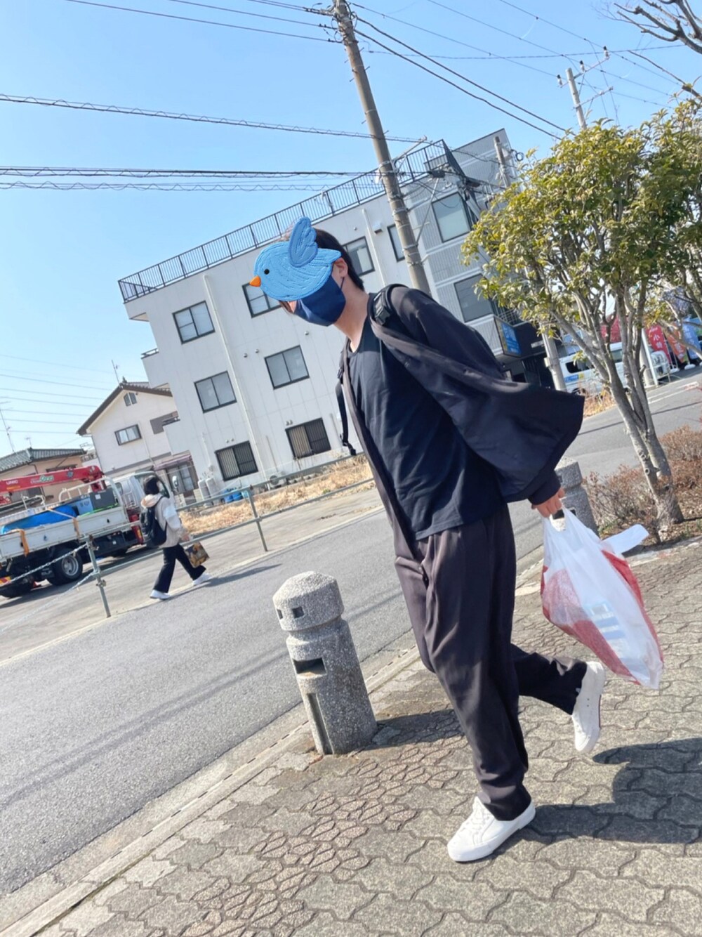 「オトナカジュアル、ビッグシルエット、ゆるコーデ、スニーカーコーデ、今日のコーデ、セットアップ、UNIQLO」｜「HAREのUネックカットソーLS(HARE)（Tシャツ/カットソー、ブラック系）」を使った、🎖🐢🎖さん（メンズ・175cm）の春コーディネートの1枚目の写真
