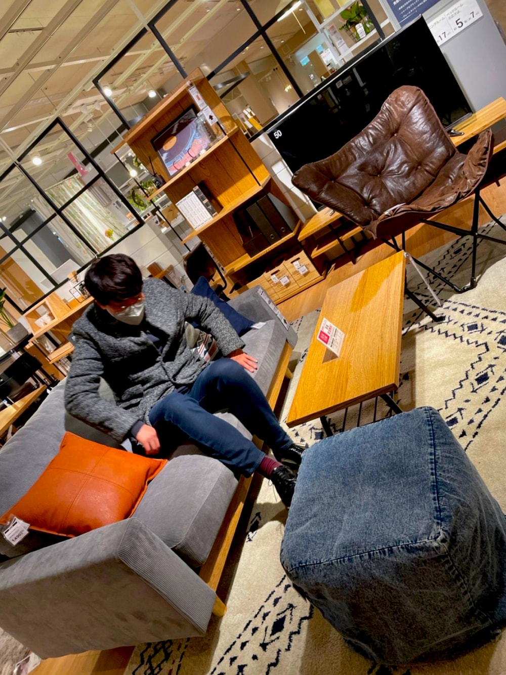 「冬コーデ、大人カジュアル、休日スタイル、革靴、UNIQLO、いいね、save、フォローお願いします🤑、めがね」｜「DHOLICのアイテム（ダウンジャケット/コート、グレー系）」を使った、🎖🐢🎖さん（メンズ・175cm）の冬コーディネートの1枚目の写真