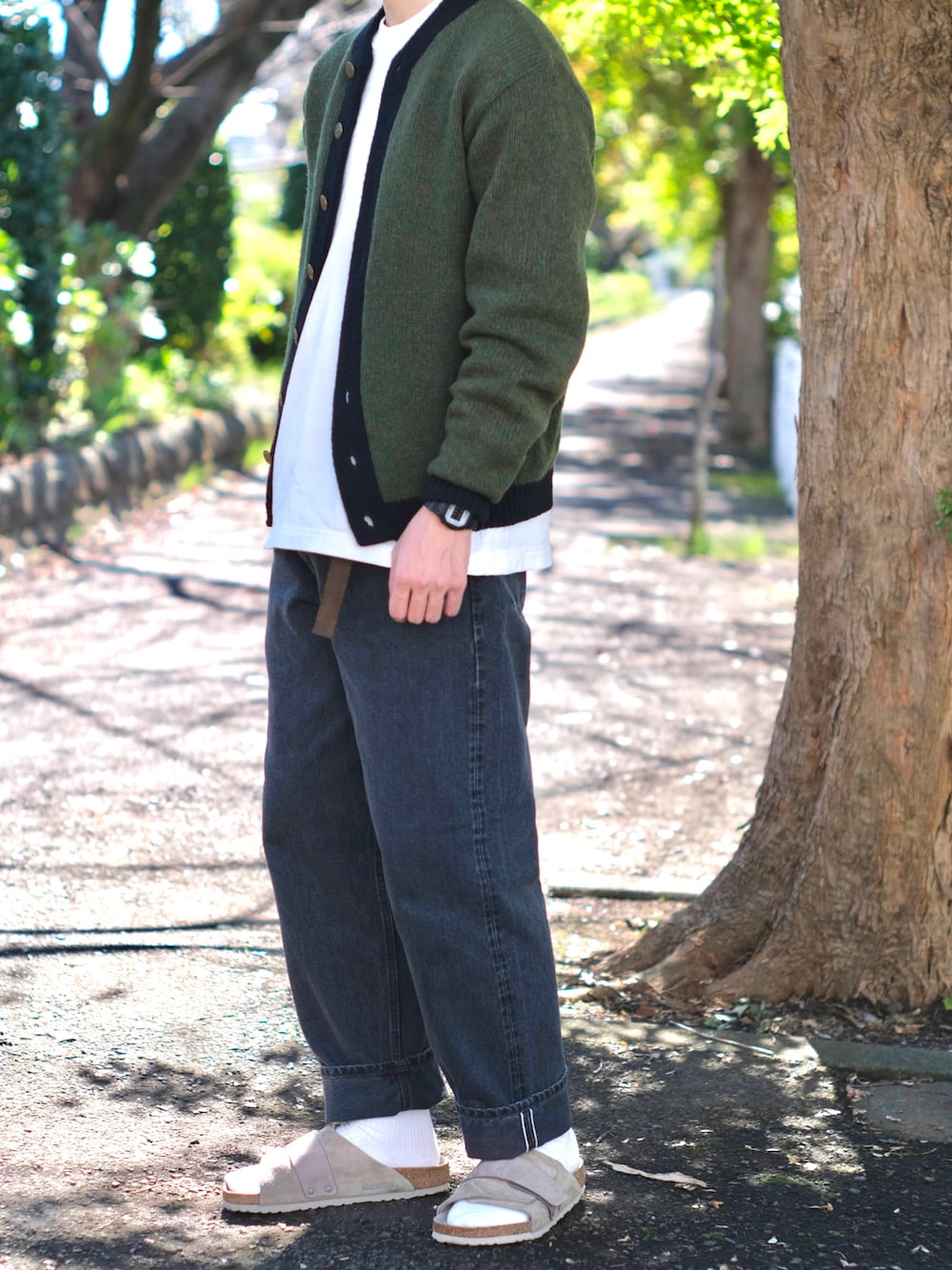 「冬コーデ、シンプルコーデ、秋冬コーデ、カジュアルコーデ、used、vintage、古着、古着MIX、古着コーデ、CIOTA、birkenstock、MHL.、いいね＆フォロー よろしくお願いします！、いいね返し、冬」｜「CIOTAのアイテム（デニムパンツ、ブラック系）」を使った、ともやさん（メンズ・175cm）の冬コーディネートの1枚目の写真