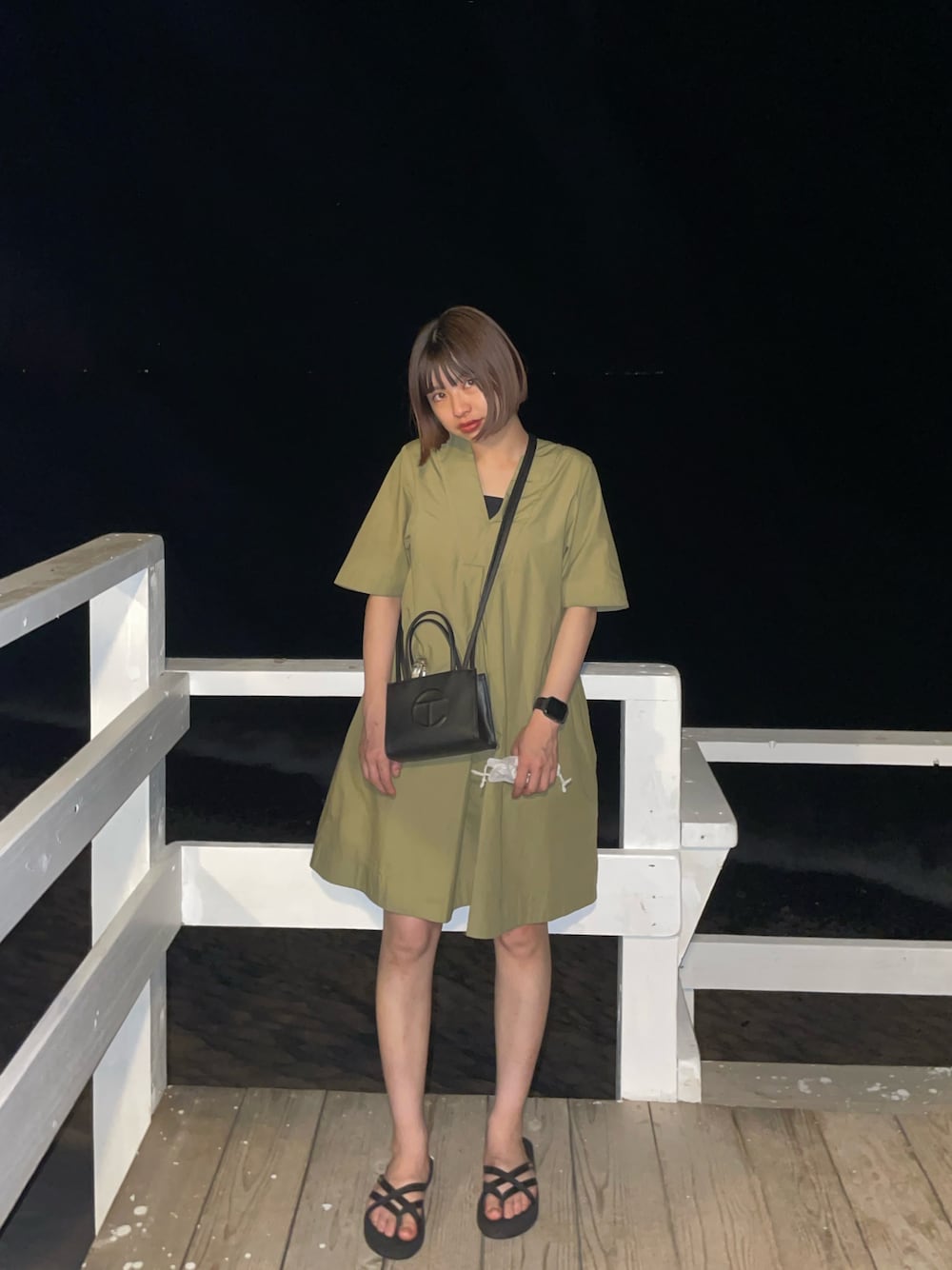 「COS、TELFAR、teva、ワンピース、サンダル、海」｜「Tevaの【WEB限定】TEVA / OLOWAFU（サンダル、ブラック系）」を使った、mikuさん（レディース・150cm）の秋コーディネートの1枚目の写真