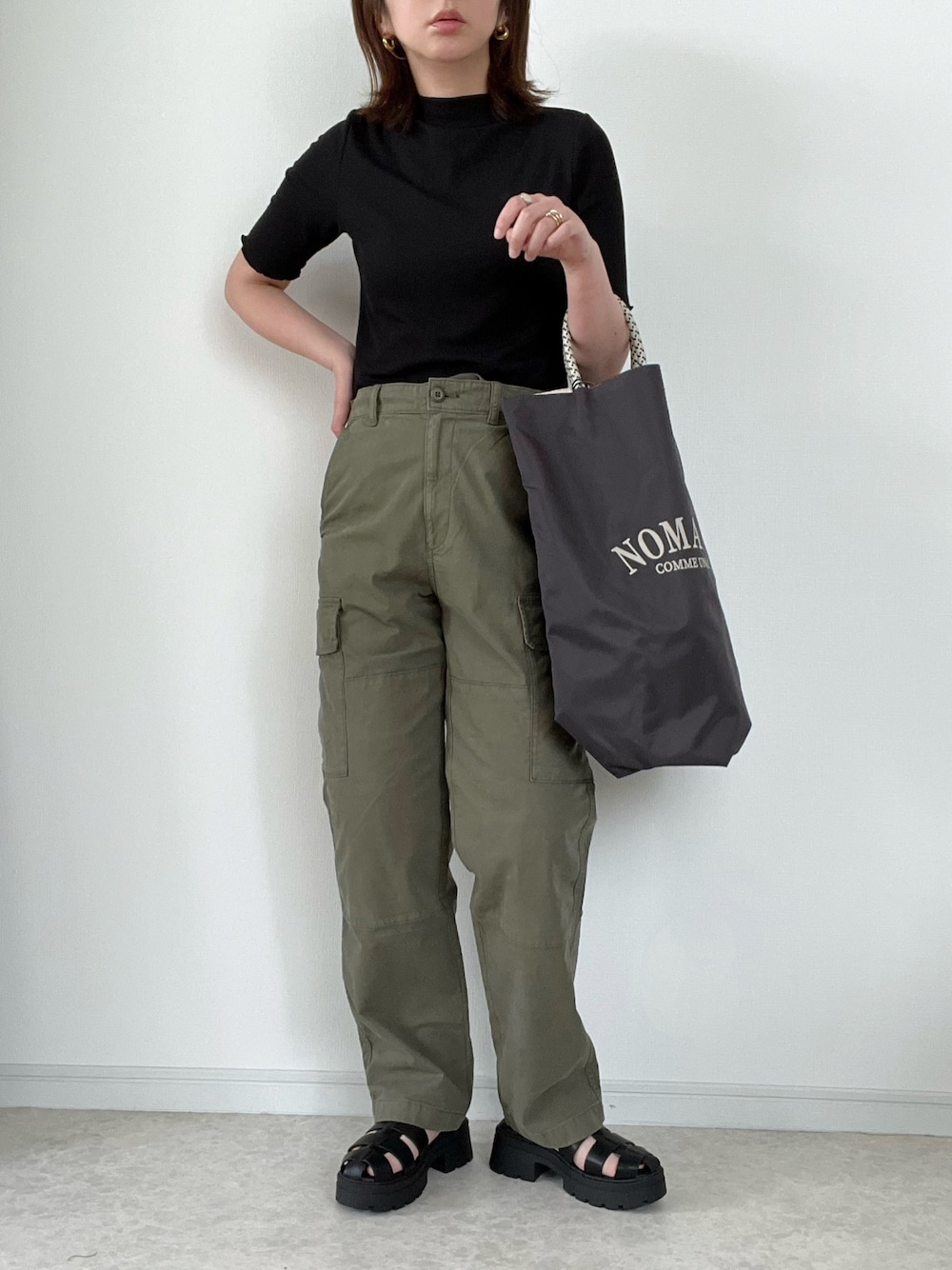 「UNIQLO、GU、カジュアルコーデ、カーゴパンツ、グルカサンダル、楽チンコーデ、プチプラ、骨格ウェーブ、ママコーデ、春夏コーデ」｜「NOMADISの【NOMADIS for ADAM ET ROPE'】別注SAC 2（トートバッグ、グレー系）」を使った、maiko さん（骨格ウェーブ・レディース・159cm）の春コーディネートの1枚目の写真