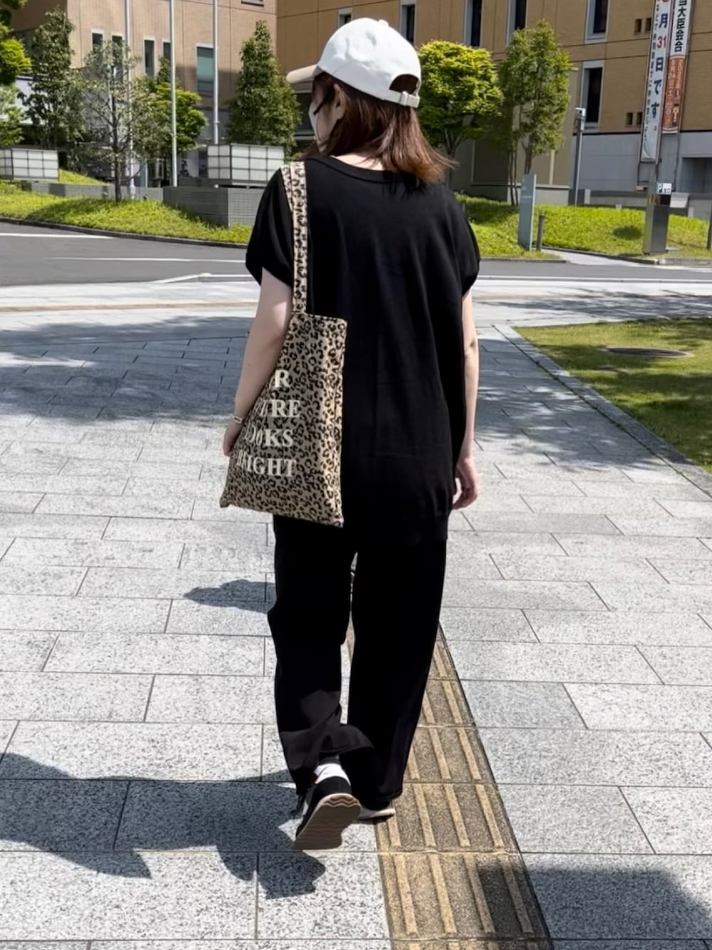 「お出かけコーデ日記、おでかけコーデ、休日スタイル、ゆるコーデ、楽チンコーデ、セットアップ、New Balance、スニーカーコーデ、ママコーデ、公園コーデ」｜「FREAK'S STOREの▽【限定展開】釦ベストワイドイージーパンツセットアップ（ベスト・ワイドパンツ）（セットアップ、ブラック系）」を使った、maiko さん（骨格ウェーブ・レディース・159cm）の春コーディネートの1枚目の写真