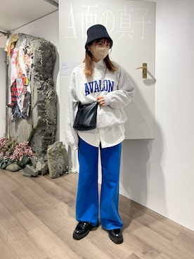 pon is wearing 古着