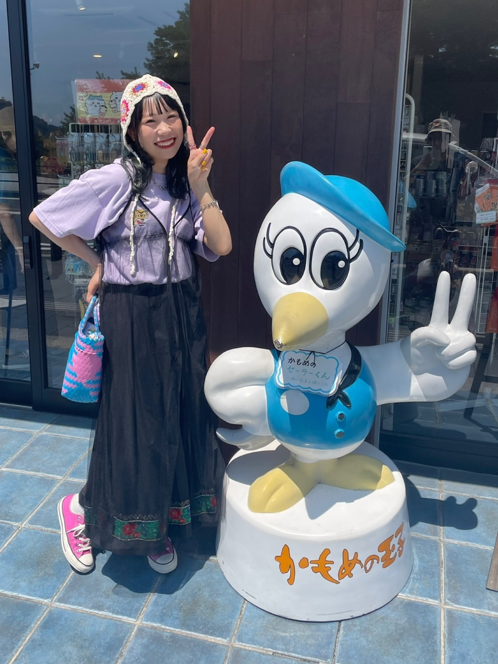 「今日のコスメと服、カジュアルコーデ、カラーコーデ、プチプラ、ゆるコーデ、Tシャツ、チュール、キャミワンピ、スカート、スニーカー、かごバッグ、mekearisa、クロシェ、クロシェハット、おでかけコーデ」｜「WHIMSICの【UNISEX】スーベニアショートスリーブTEE（Tシャツ/カットソー、パープル系）」を使った、ponさん（レディース・163cm）の夏コーディネートの1枚目の写真