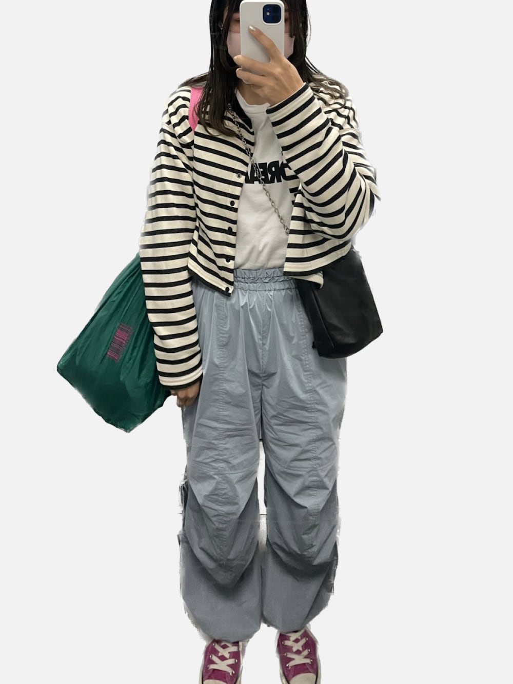 「春コーデ、オトナカジュアル、パステル映える春、春服みてみて、ボーダー、ショート丈トップス、Tシャツ、ナイロンパンツ、サイドリボン、パラシュートパンツ、スニーカー、コンバース、カラーコーデ、ハンブレッダーズ、ライブコーデ」｜「ハンブレッダーズ×TANGTANGのアイテム（Tシャツ/カットソー、ホワイト系）」を使った、ponさん（レディース・163cm）の春コーディネートの1枚目の写真