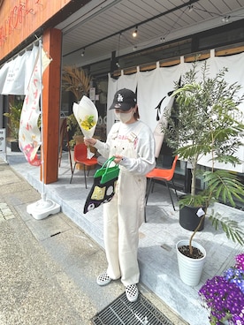 「NEWERA」｜「アイテム（オールインワン・サロペット）」を使った、misnさん（レディース・157cm）の春コーディネート
