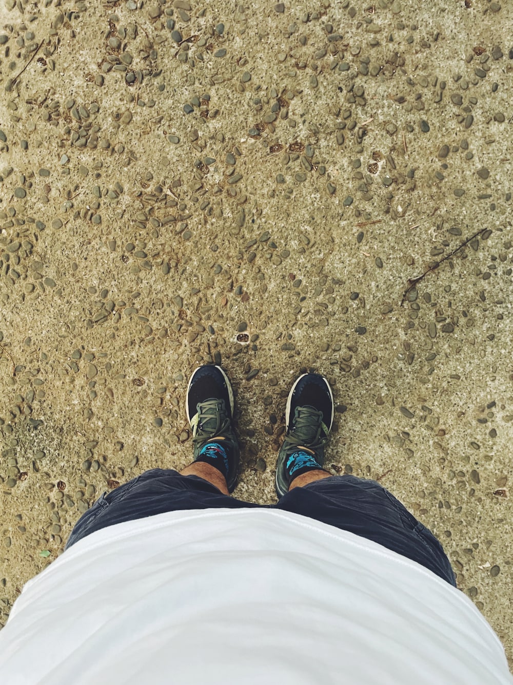 「New Balance、stance socks」｜「NEW BALANCEのアイテム（スニーカー、グリーン系）」を使った、weizhixuanさん（メンズ・174cm）の秋コーディネートの1枚目の写真