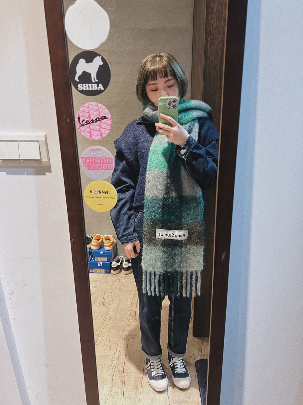 「ootd、AcneStudios、CELINE、instagram、51wu、winter wearing」｜「CELINEのアイテム（スニーカー、ブルー系）」を使った、51Wuさん（レディース・157cm）の冬コーディネートの1枚目の写真