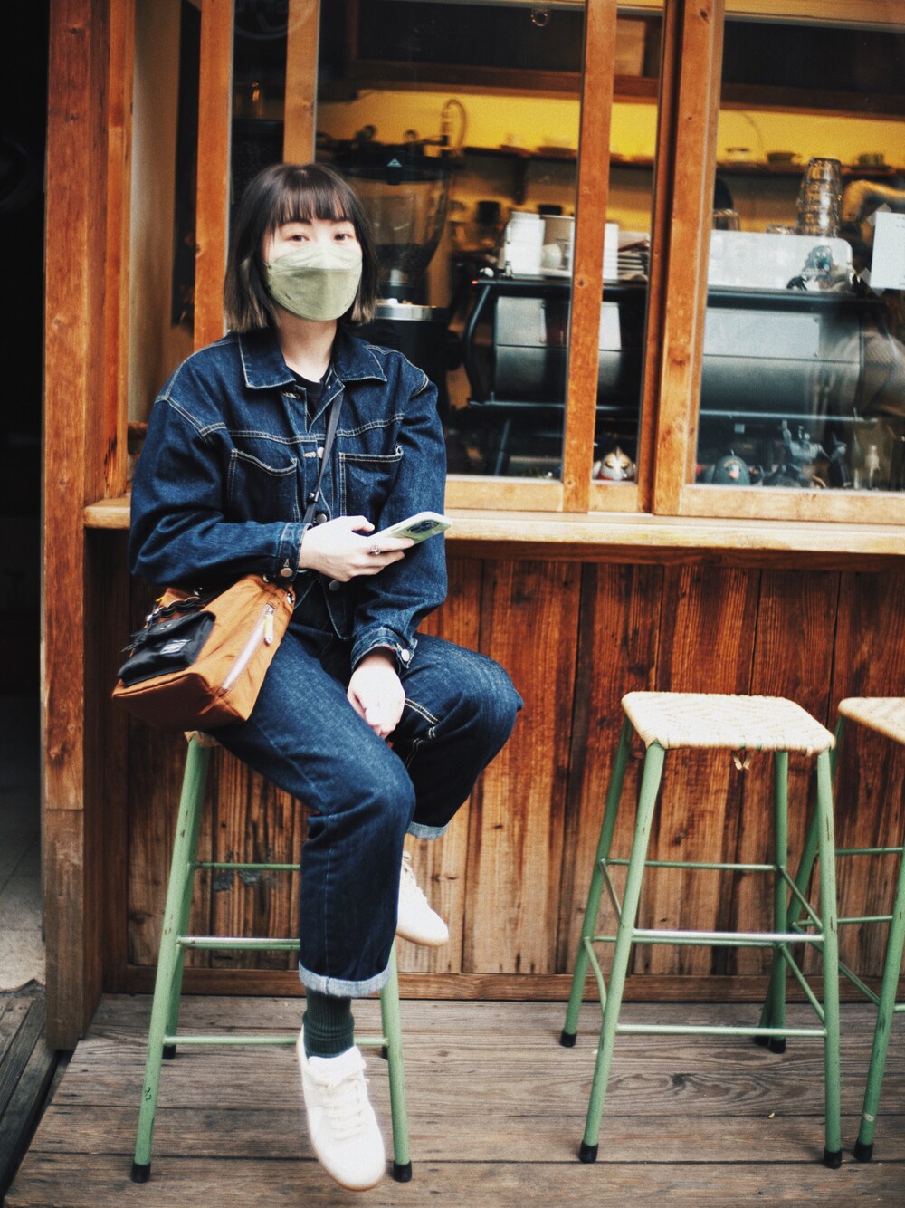 「TOGA、ootd、街頭穿搭、denim、Maison Margiela、TAIPEI、Taiwan」｜「TOGAのアイテム（ドラムバッグ、ブラウン系）」を使った、51Wuさん（レディース・157cm）の春コーディネートの1枚目の写真