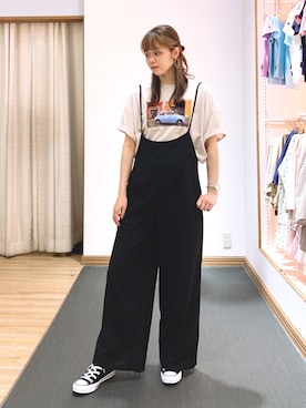 「earth music&ecology（アースミュージックアンドエコロジー）のアイテム（サロペット/オーバーオール、ブラック系）」を使った、yukaさん（レディース・155cm）の夏コーディネート