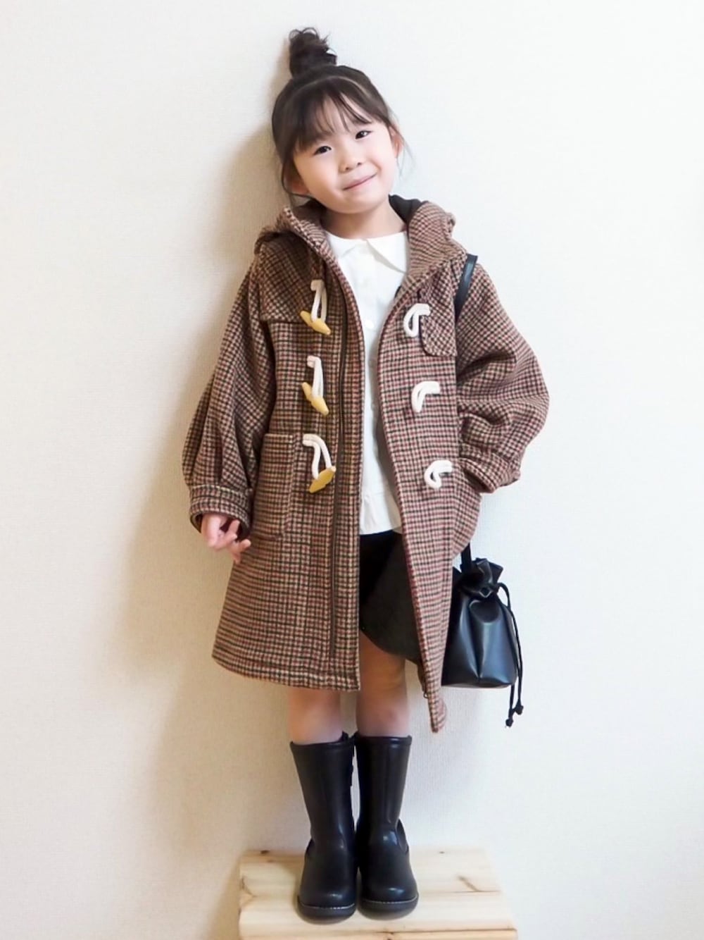 「クリスマスに着たい服、ダッフルコート、コート、冬コーデ、ビッグシルエット、チェック、チェック柄に恋してる、ブーツ、ショルダーバッグ、巾着バッグ、あったかコーデ、ボリューム袖、休日スタイル、LOWRYS FARM、lowrysfarmkids」｜「LOWRYS FARMのＷフェイスダッフルコート　944845（ダッフルコート、ブラウン系）」を使った、☺︎May☺︎さん（キッズ・100cm）の冬コーディネートの1枚目の写真