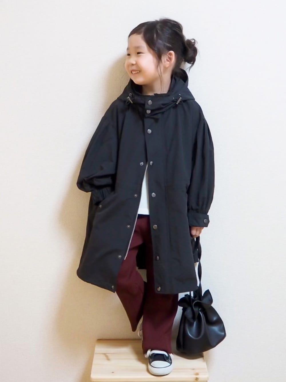 「モッズコート、カラーパンツ、リブパンツ、LOWRYS FARM、ロングコート、休日スタイル、巾着バッグ、カジュアルコーデ、オトナカジュアル、PR、秋コーデ、モッズコート 黒、lowrysfarmkids、秋トレンド2021、だから秋服が好き」｜「LOWRYS FARMの３ＷＡＹモッズコート　959146（モッズコート、ブラック系）」を使った、☺︎May☺︎さん（キッズ・100cm）の秋コーディネートの1枚目の写真