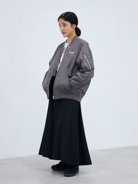 「beautiful people（ビューティフルピープル）のアイテム（MA-1）」を使った、THE TOKYO STAFFさん（レディース・157cm）の秋コーディネート