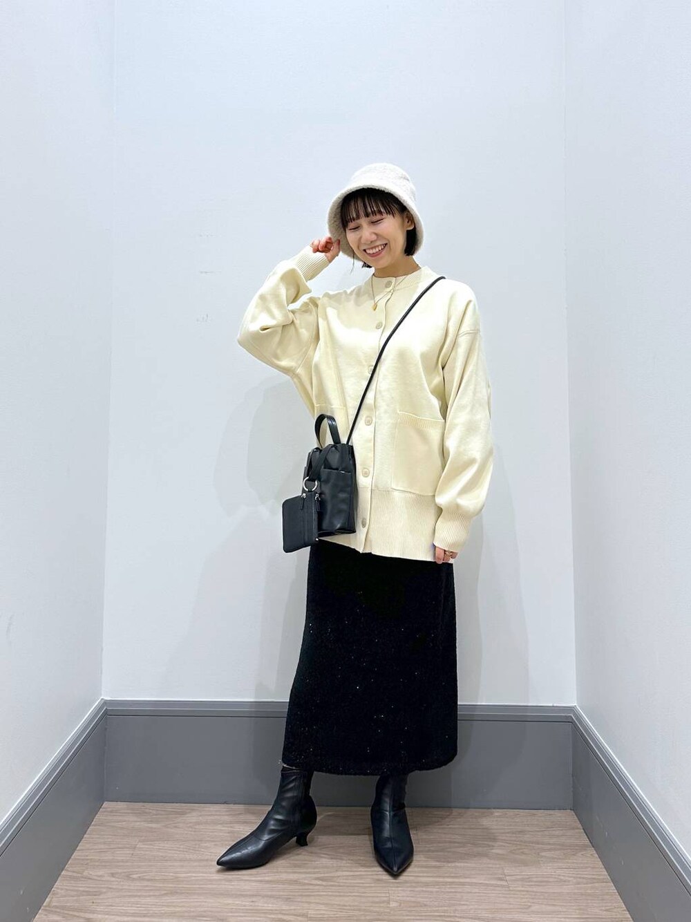スポンディッシュクルーカーディガン 185899を使ったショップスタッフ