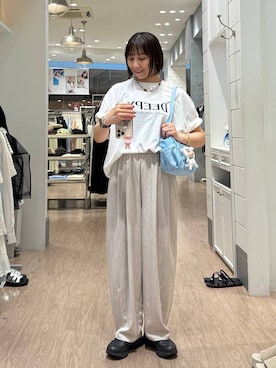 「LOWRYS FARM（ローリーズファーム）のメランジロゴTEE　1048840（Tシャツ/カットソー、ホワイト系）」を使った、yurie0407さん（レディース・154cm）の夏コーディネート