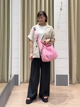 「LOWRYS FARM（ローリーズファーム）のマルチポケットショルダーＢＡＧ 1000269（ショルダーバッグ、ピンク系）」を使った、yurie0407さん（レディース・154cm）の夏コーディネート