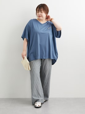 「nissen（ニッセン）のVネック胸ファスナーポケット付ワイドTシャツ（接触冷感）＜大きいサイズ有＞（Tシャツ/カットソー、ブルー系）」を使った、nissen Smile Modelsさん（レディース・158cm）の春コーディネート